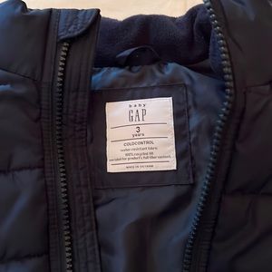 Kids gap puffer vest. Cold control. Water resistant. Size 3 years navy blue.